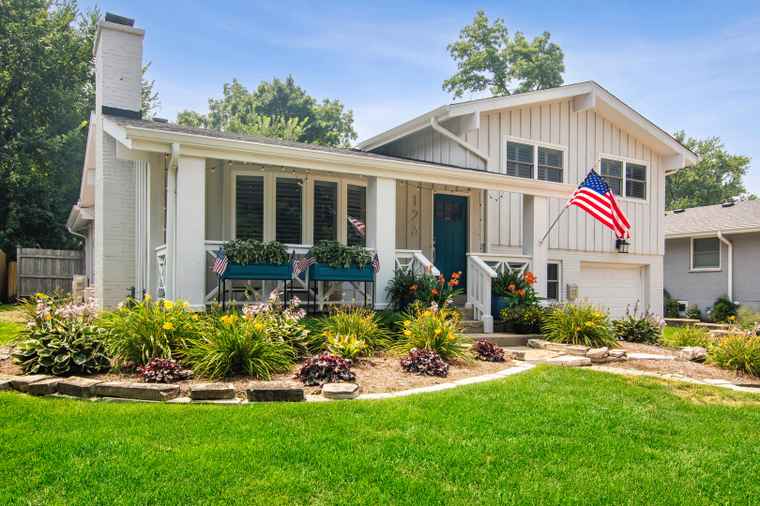 Photo of 123 Sturtz St Barrington, IL 60010
