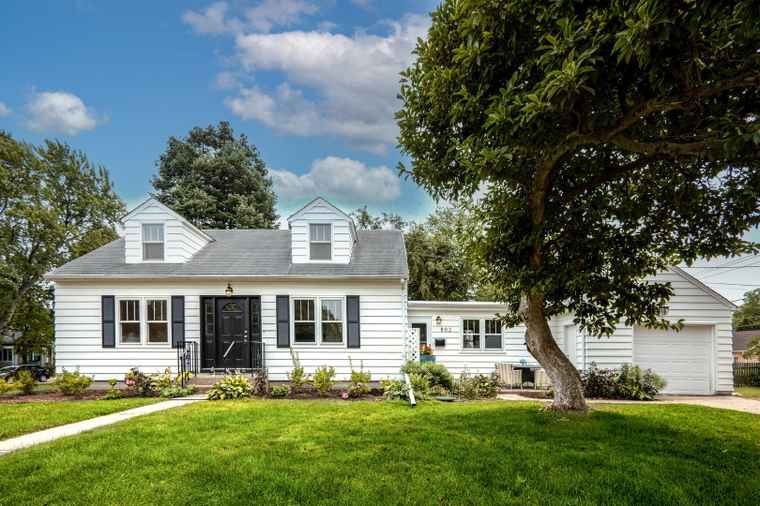 Photo of 802 Union St Geneva, IL 60134