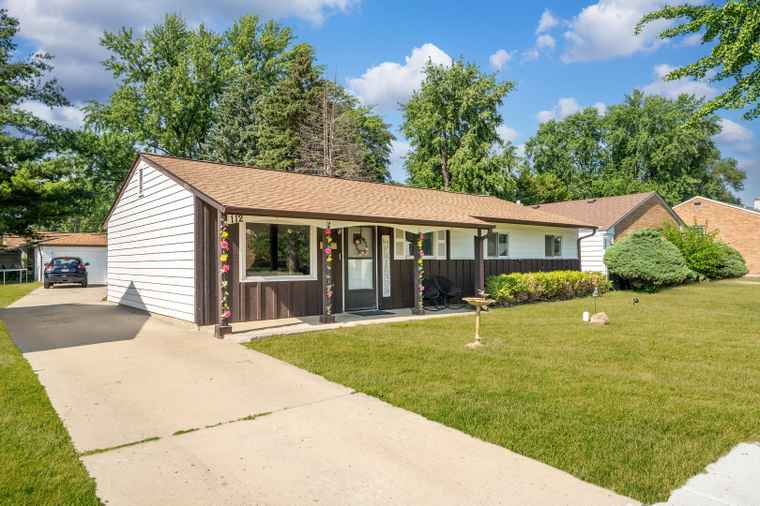 Photo of 112 Cambridge Ln Glendale Heights, IL 60139