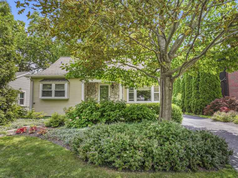 Photo of 1339 N Dunton Ave Arlington Heights, IL 60004