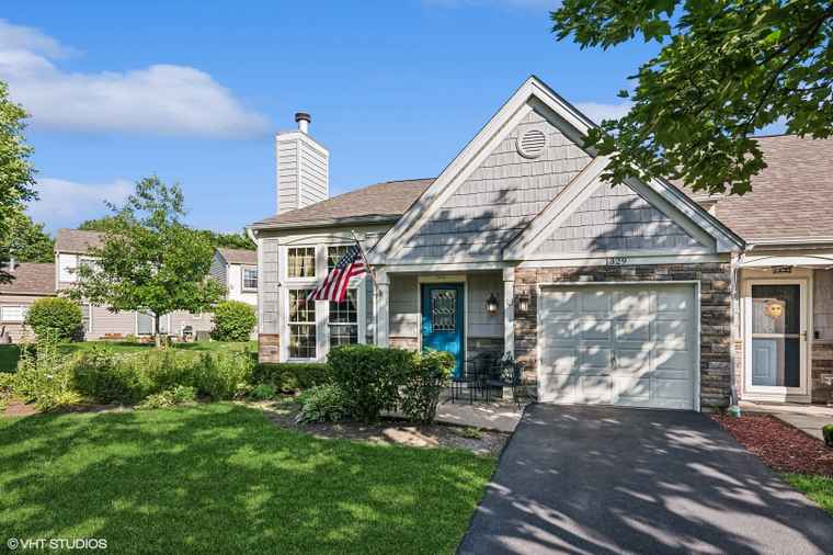 Photo of 1329 Gloucester Cir Carol Stream, IL 60188