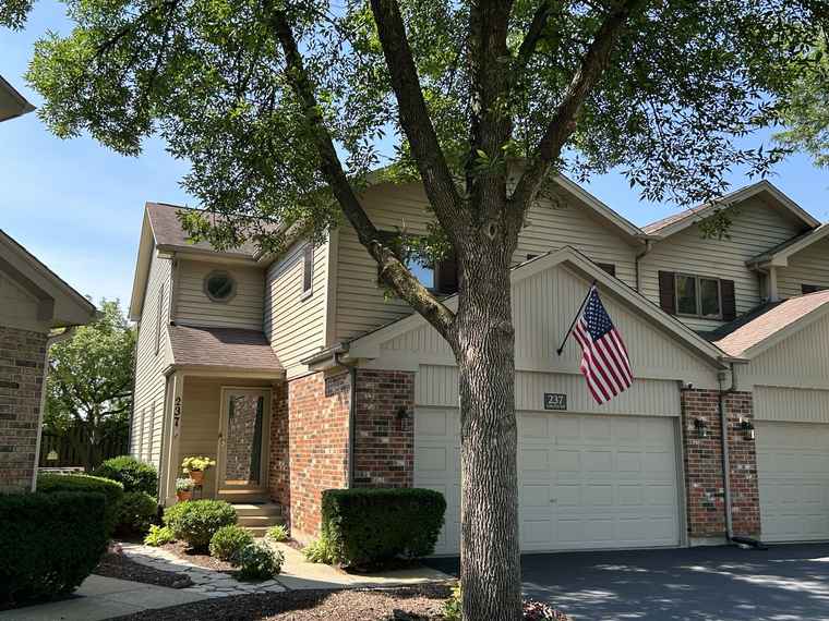 Photo of 237 Carlisle Ave Westmont, IL 60559