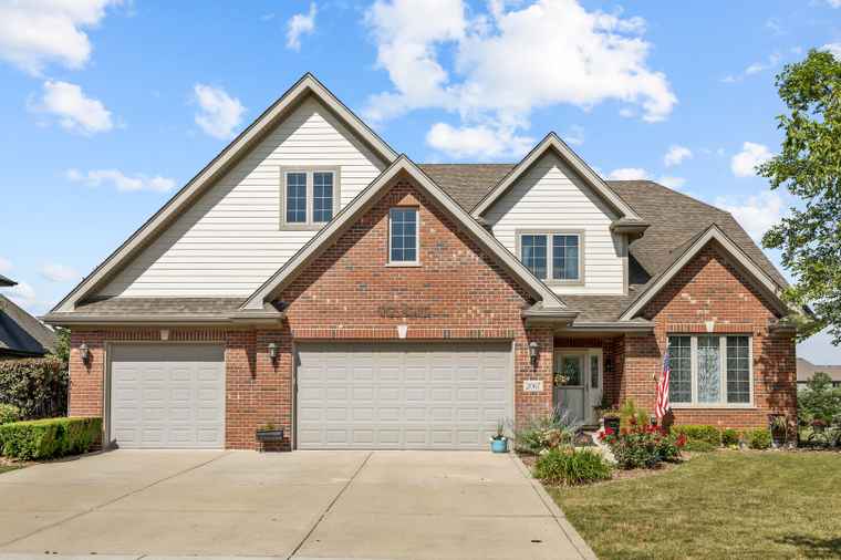 Photo of 2067 Edgeview Dr New Lenox, IL 60451
