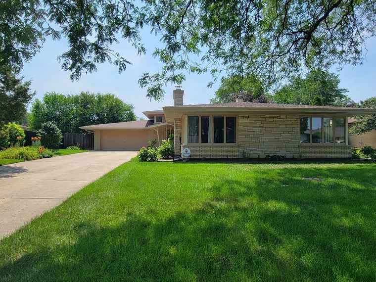 Photo of 6715 W Wyandot Dr Palos Heights, IL 60463