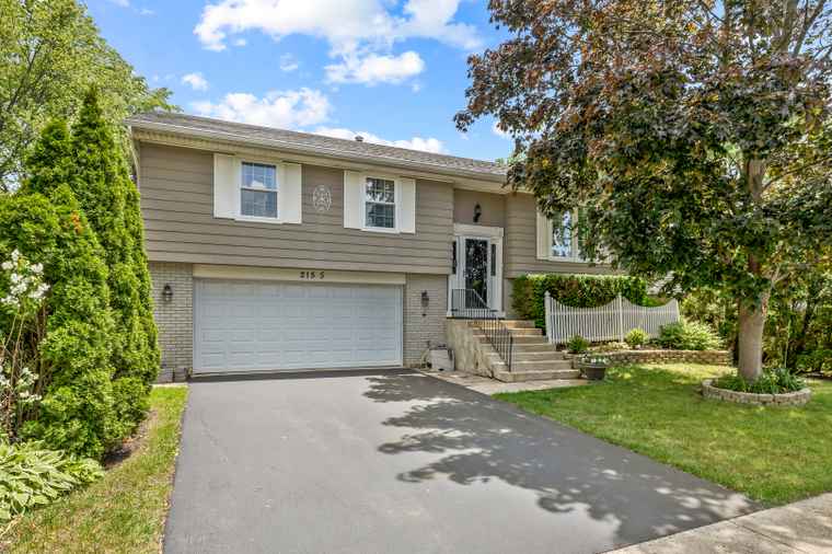 Photo of 215 S Park Blvd Streamwood, IL 60107