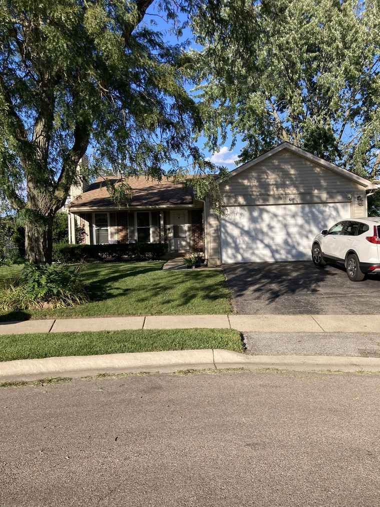 Photo of 351 Juniper Ct Carol Stream, IL 60188