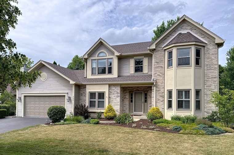 Photo of 566 Primrose Ln Crystal Lake, IL 60014