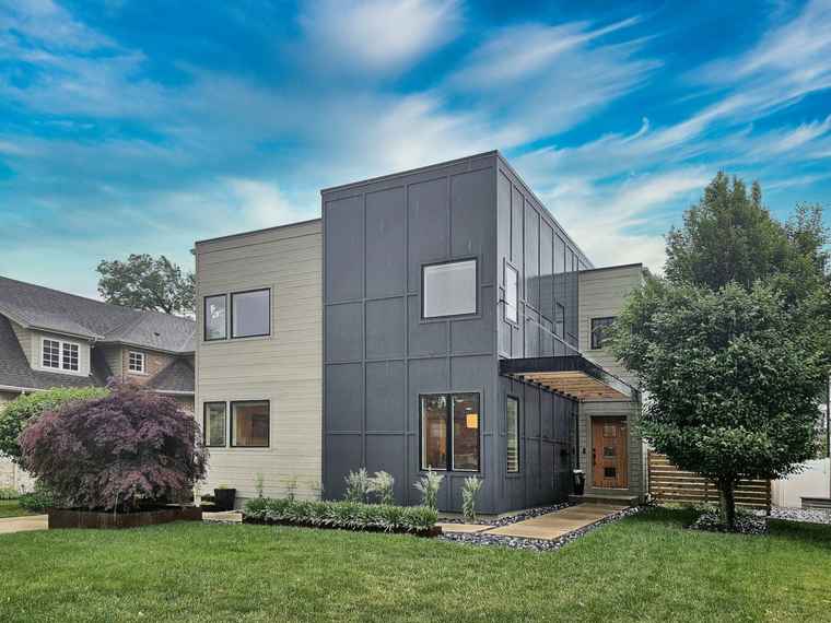 Photo of 717 S Washington St Elmhurst, IL 60126