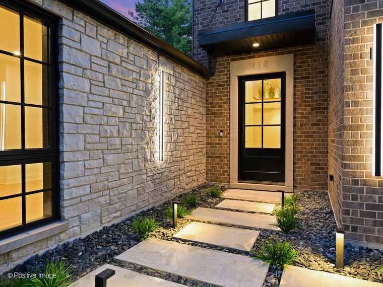 Photo of 118 Lockerbie Ln Wilmette, IL 60091