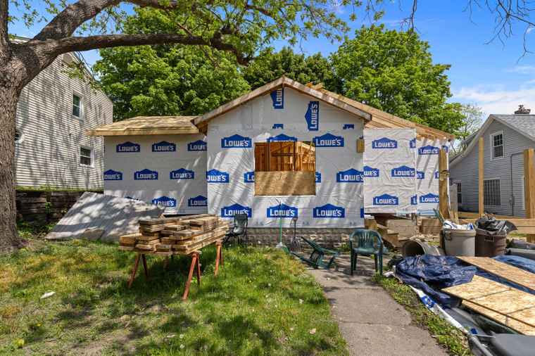 Photo of 743 Davis St Rockford, IL 61107