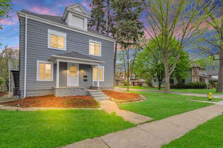 Photo of 209 E Washington St West Chicago, IL 60185