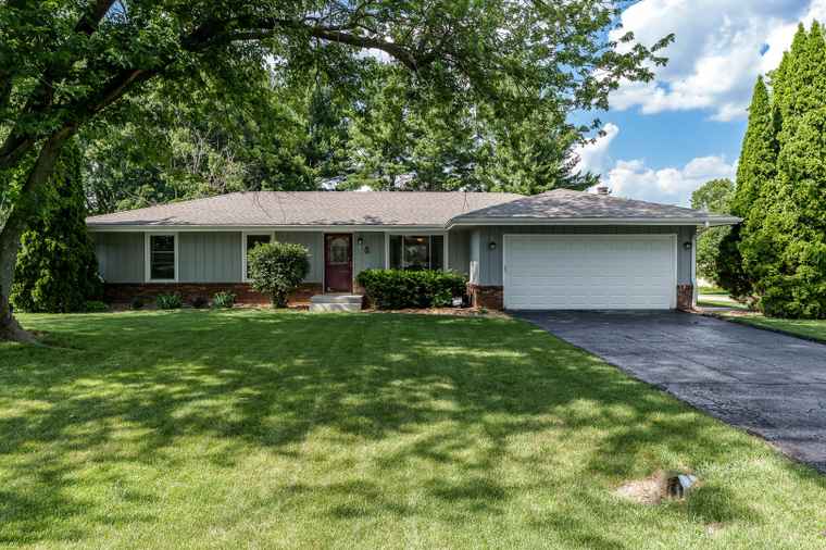 Photo of 5590 White Plains Way Rockford, IL 61108