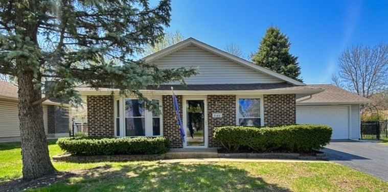 Photo of 846 Springfield Dr Roselle, IL 60172