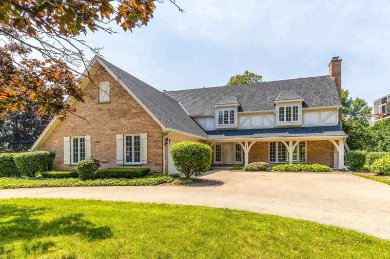 Photo of 931 Coventry Dr Lake Forest, IL 60045