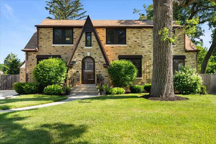 Photo of 304 Laurel Ave Libertyville, IL 60048