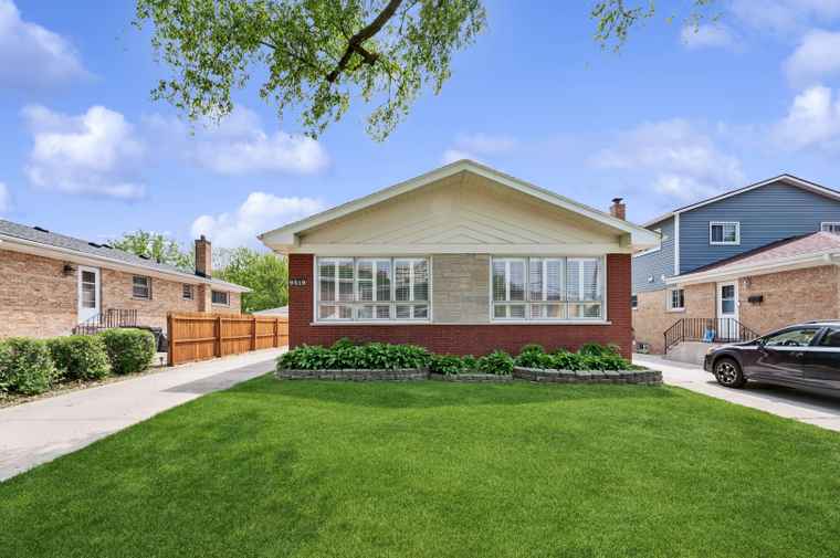 Photo of 9519 Kolmar Ave Skokie, IL 60076