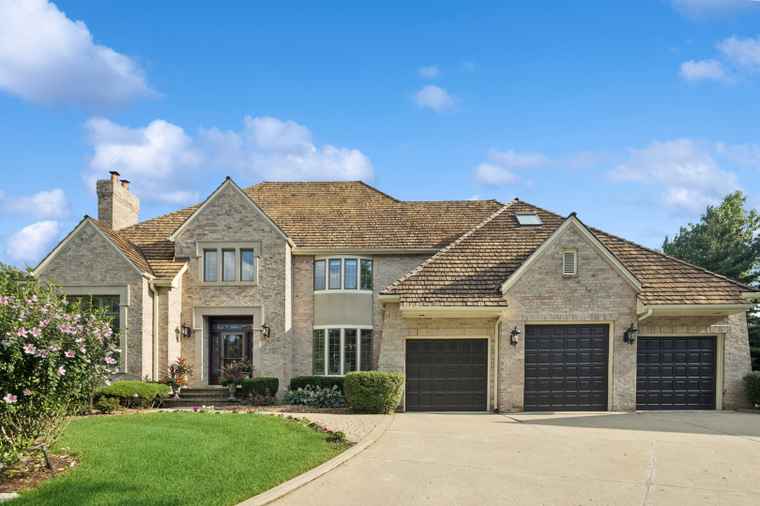 Photo of 8120 Woodside Ln Burr Ridge, IL 60527
