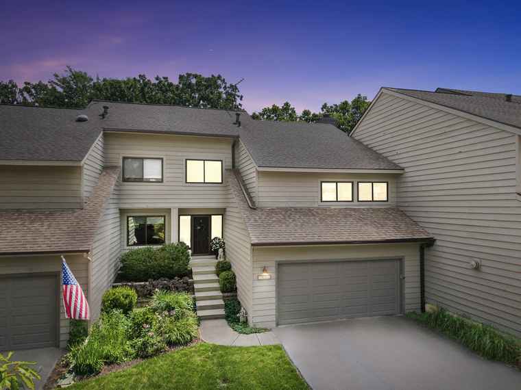 Photo of 1541 Kirkwood Dr Geneva, IL 60134