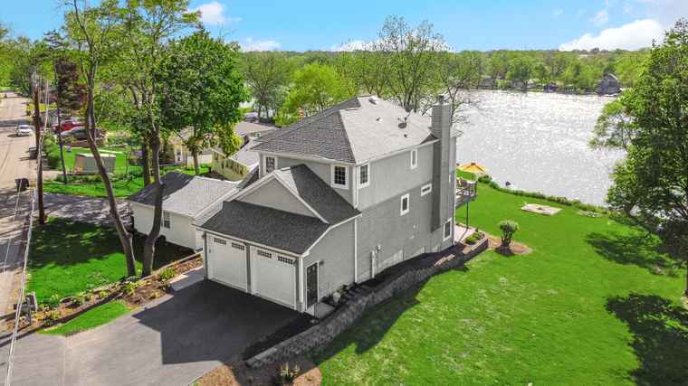 Photo of 934 Robertson Rd South Elgin, IL 60177