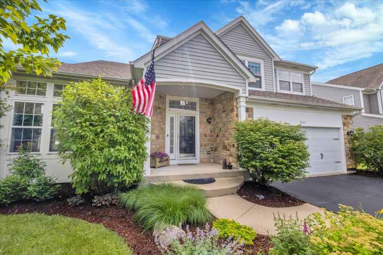 Photo of 1803 Nashville Ln Crystal Lake, IL 60014