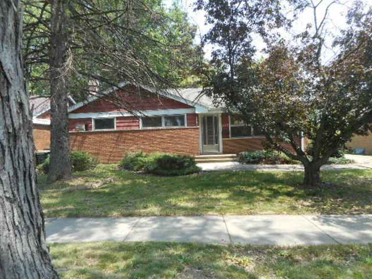 Photo of 219 N Wilke Rd Arlington Heights, IL 60005