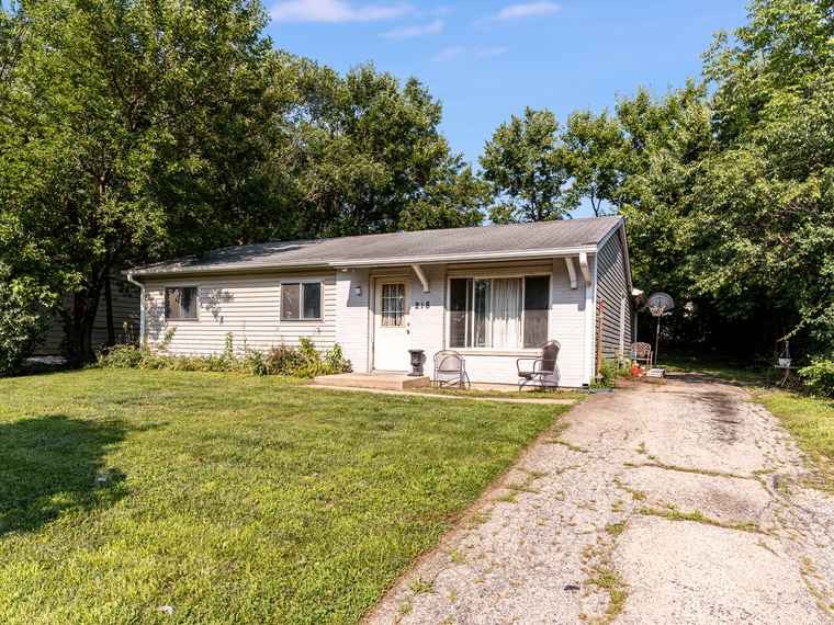 Photo of 218 Bedford Rd Bolingbrook, IL 60440