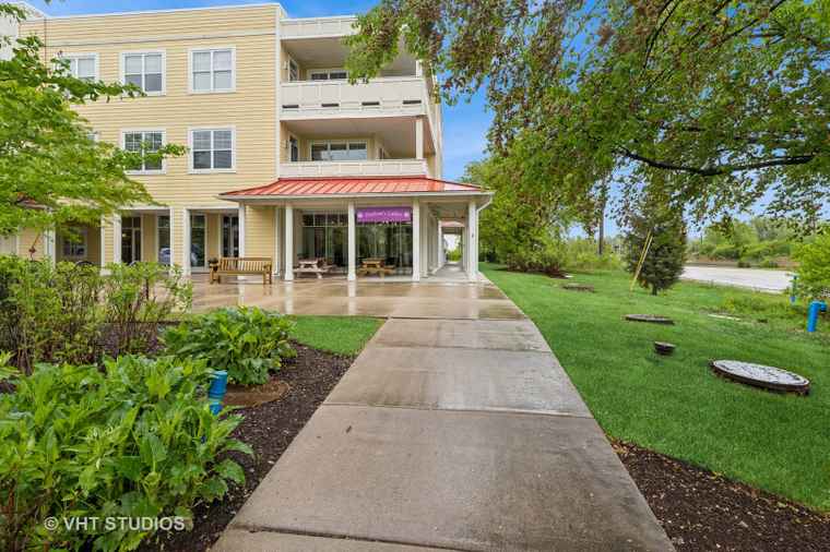 Photo of 970 Harris Rd #33 Grayslake, IL 60030