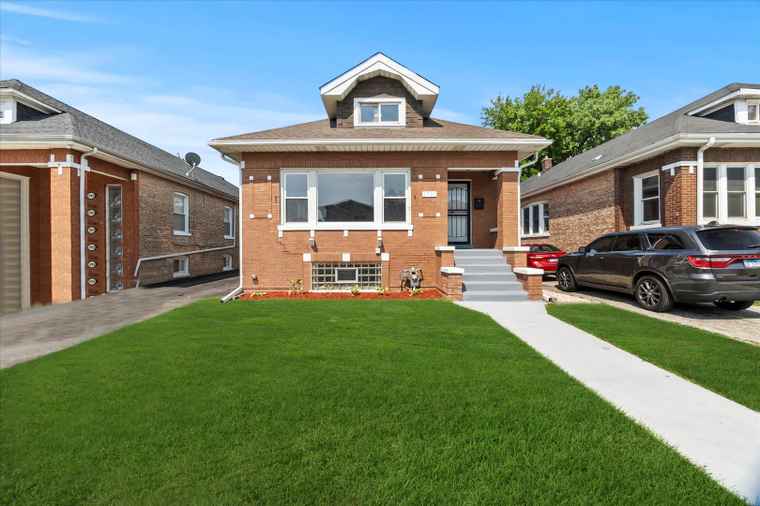 Photo of 1706 S 9th Ave Maywood, IL 60153