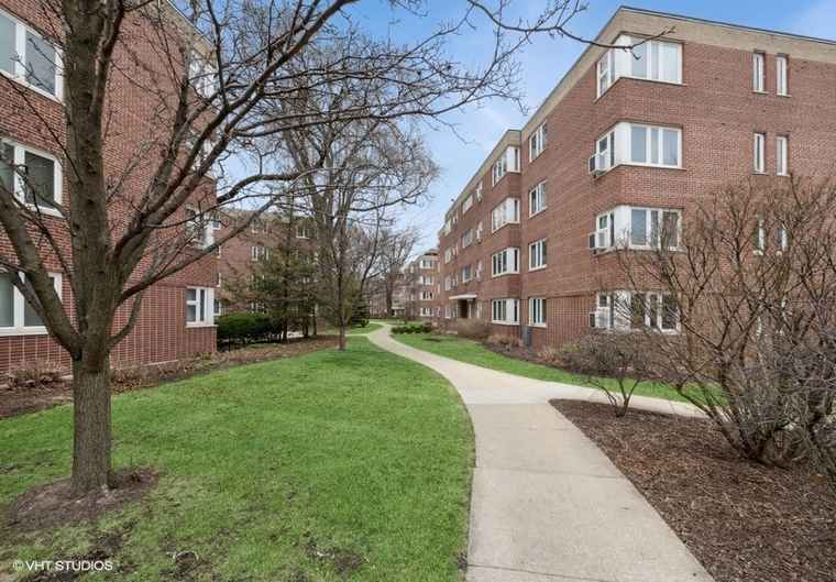 Photo of 7202 Oak Ave Unit 1NE River Forest, IL 60305