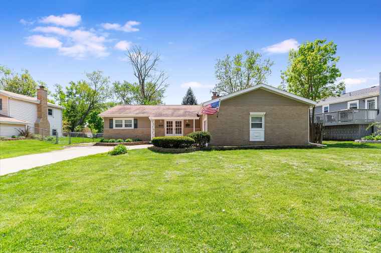 Photo of 1021 Willow Ln Darien, IL 60561