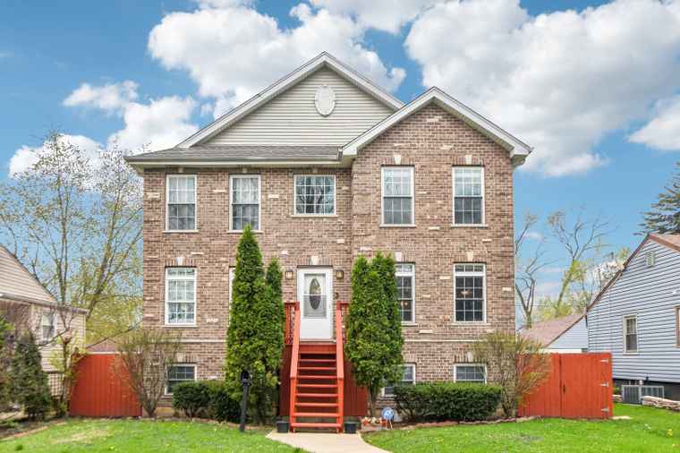 Photo of 232 May St Bensenville, IL 60106