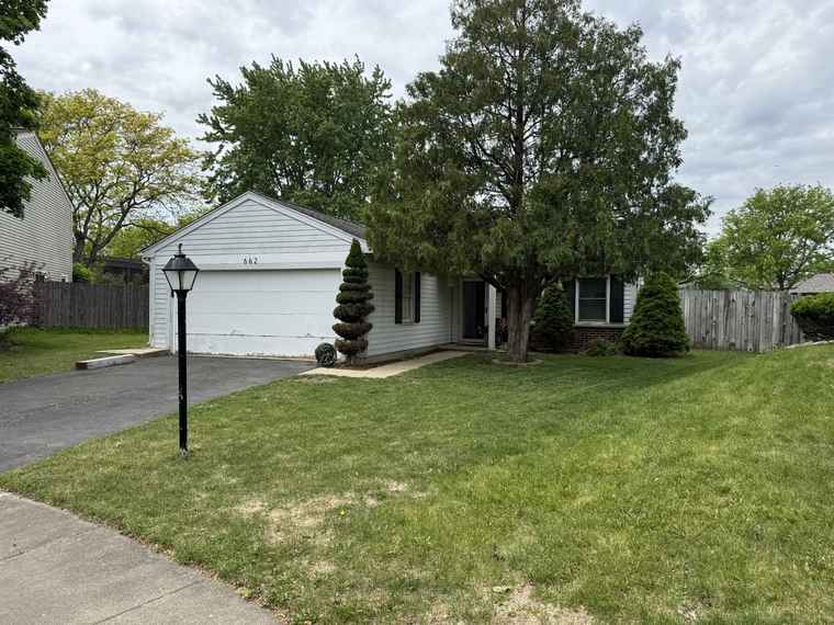 Photo of 662 Berwick Pl Roselle, IL 60172