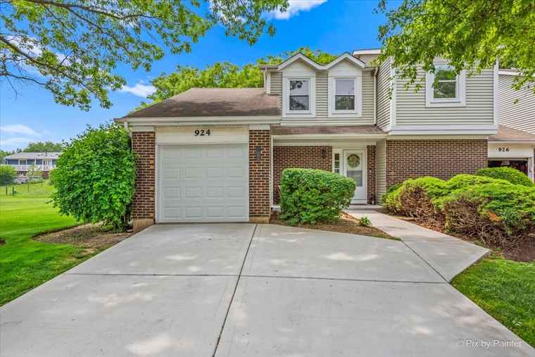 Photo of 924 Colony Lake Dr Schaumburg, IL 60194