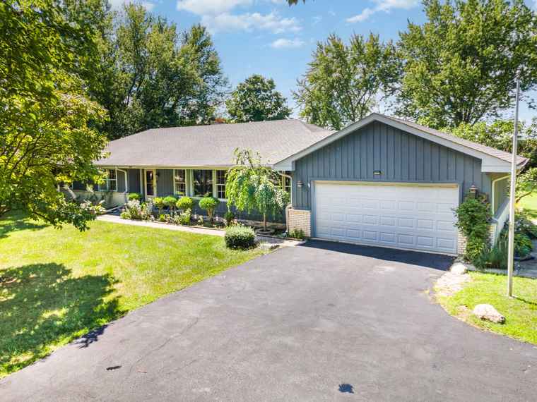 Photo of 158 S Ela Rd Barrington, IL 60010