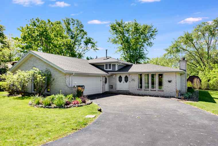 Photo of 8542 W 132nd Pl Palos Park, IL 60464