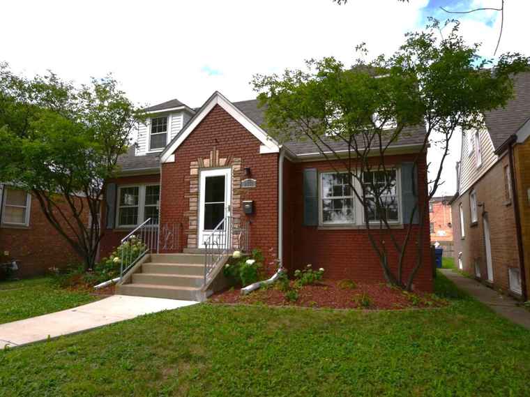 Photo of 9652 Harding Ave Evergreen Park, IL 60805