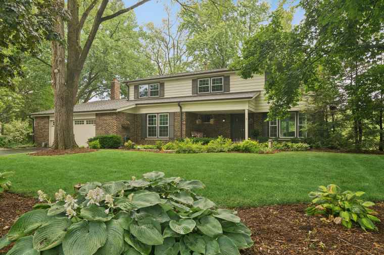 Photo of 870 Georgetowne Ln Barrington, IL 60010