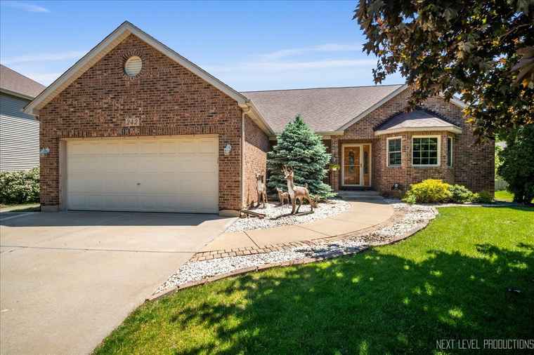 Photo of 242 Willowwood Dr Oswego, IL 60543