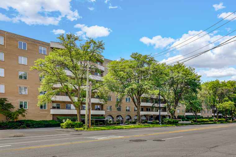 Photo of 6400 N Cicero Ave #213 Lincolnwood, IL 60712