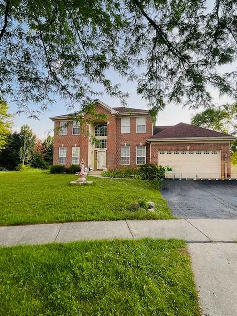 Photo of 2705 Westwood Cir Carpentersville, IL 60110