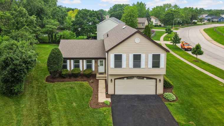 Photo of 2254 Blacksmith Dr Wheaton, IL 60189