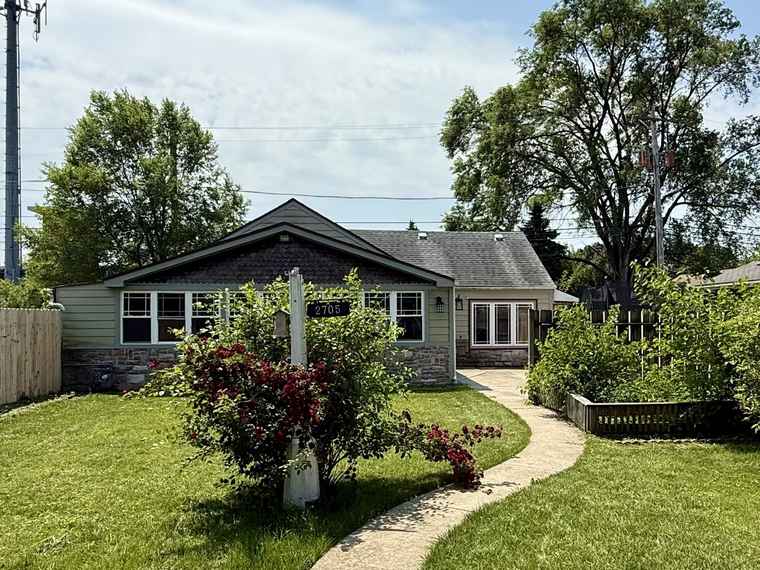 Photo of 2705 W 98th St Evergreen Park, IL 60805