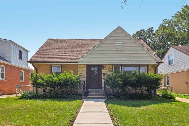 Photo of 823 Rowe Ave Park Ridge, IL 60068
