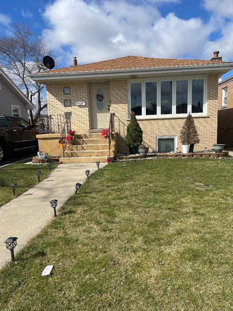 Photo of 7728 Mayfield Ave Burbank, IL 60459