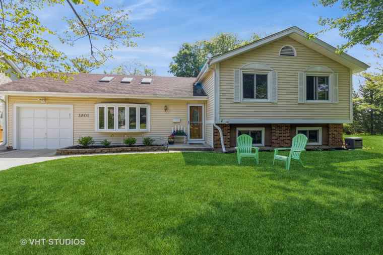 Photo of 5801 Charleston Ct Hanover Park, IL 60133
