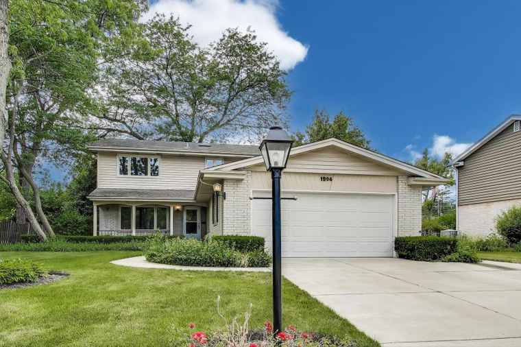 Photo of 1904 Birch Rd Northbrook, IL 60062