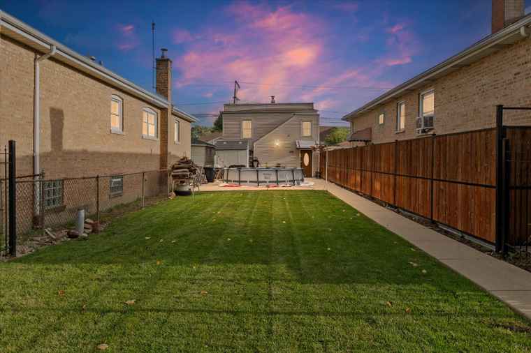 Photo of 3711 W 56th Pl Chicago, IL 60629