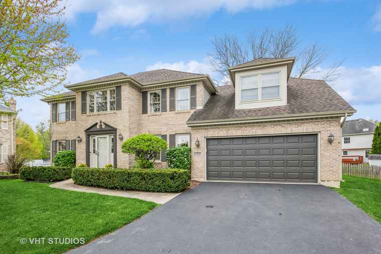 Photo of 1647 Canyon Run Rd Naperville, IL 60565