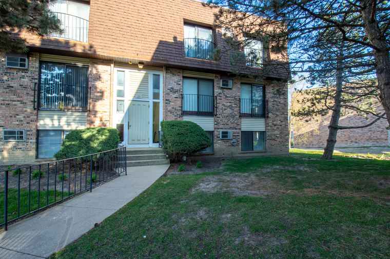 Photo of 171 N Waters Edge Dr #101 Glendale Heights, IL 60139