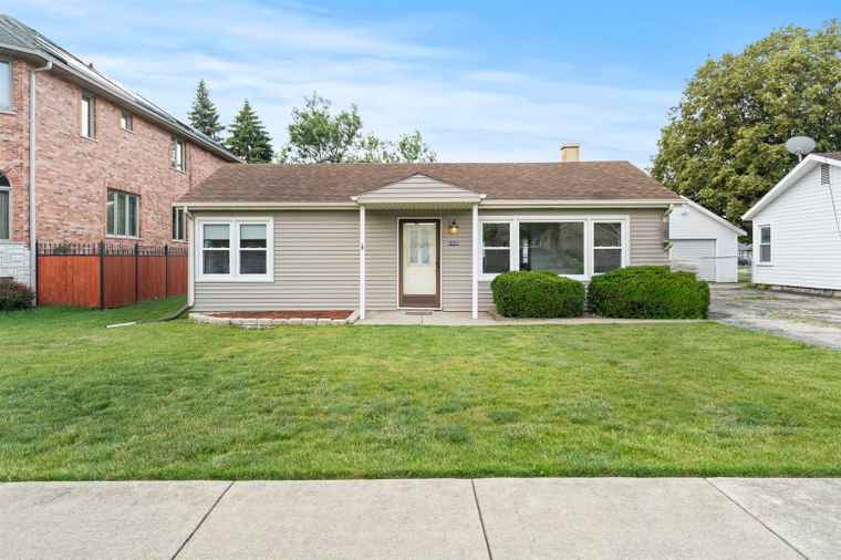 Photo of 6449 W 84th St Burbank, IL 60459
